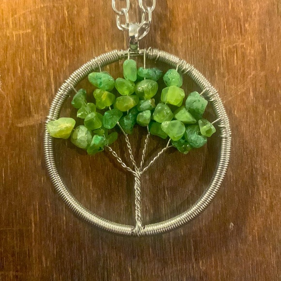 Tree of life necklace. With natural stone jade chips - Picture 1 of 2